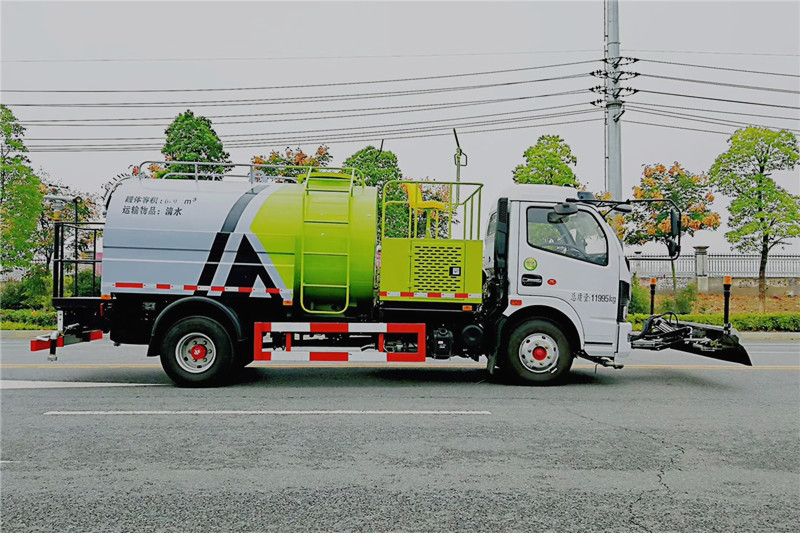 国六大多利卡6方路面清洗车{i}
