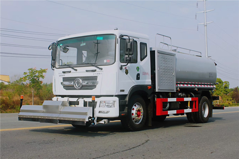 国六东风D9 11方路面清洗车{i}