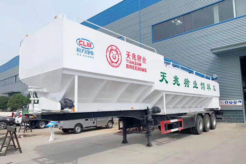 半挂饲料运输车（58-65立方）
