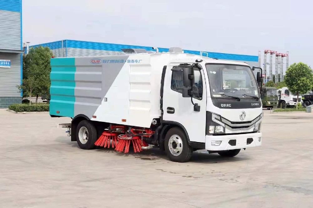 国六小多利卡5吨（1.5水/4尘）扫路车